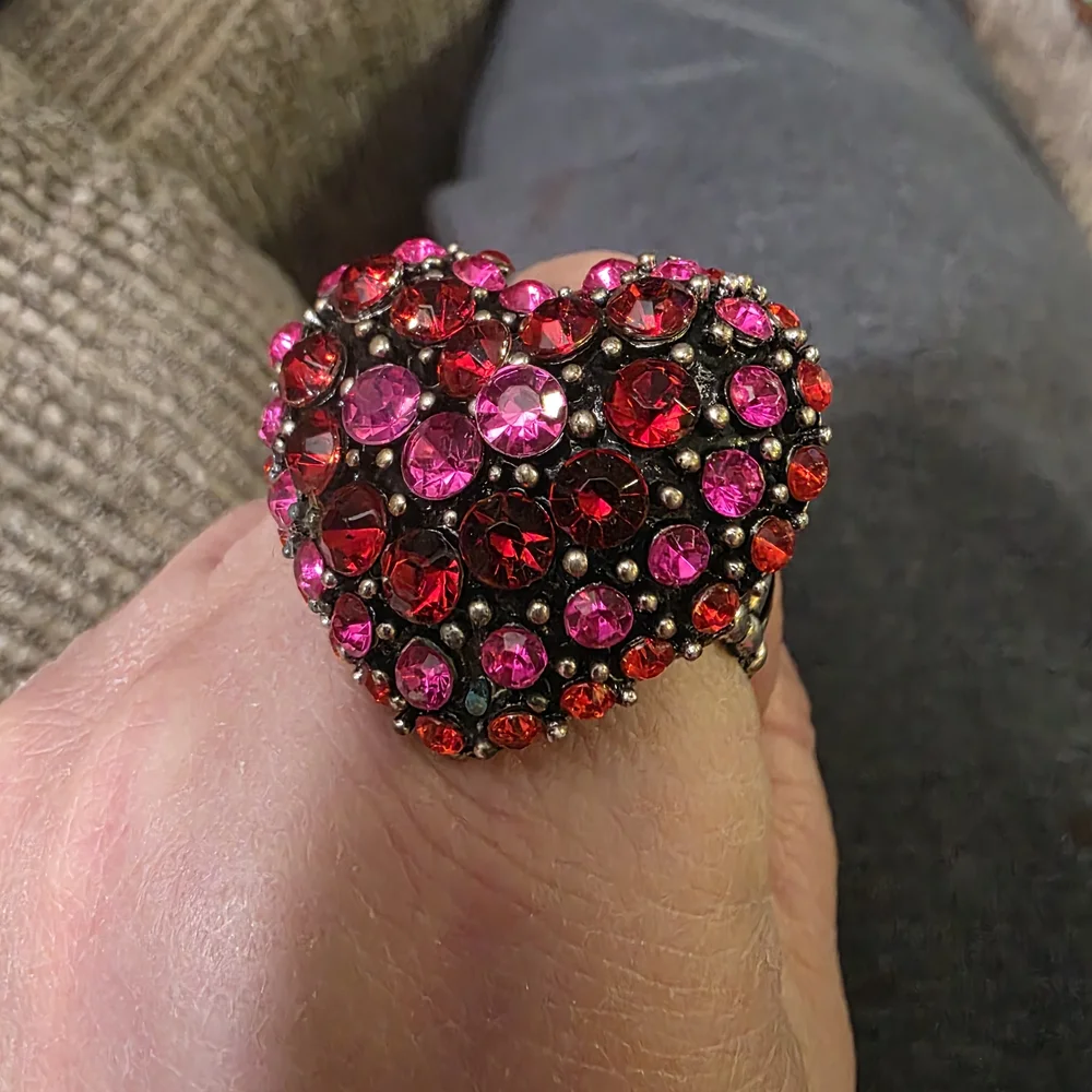 Elegant Red and Pink Gemstone Elastic Ring - Picture 2 of 2